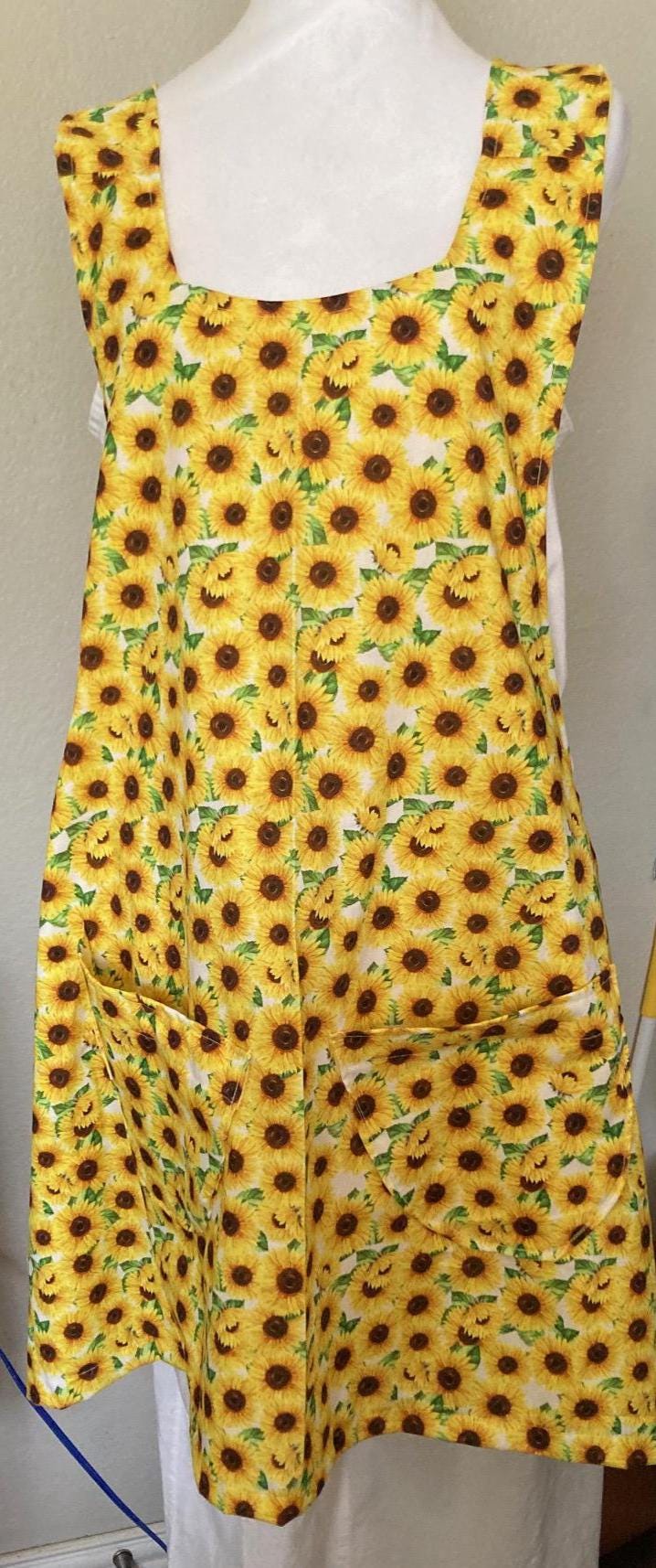 SUNFLOWERS ON REVERSIBLE Cross Back Apron