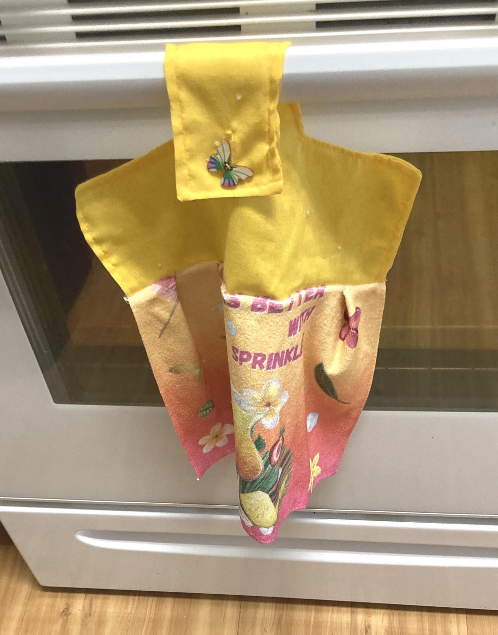 SUMMERTIME food and drinks pictured on hanging towels