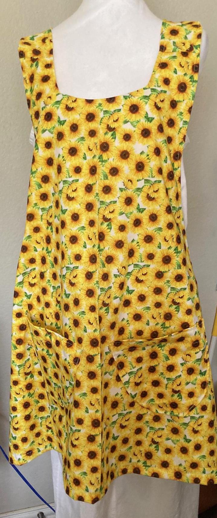 SUNFLOWERS ON REVERSIBLE Cross Back Apron