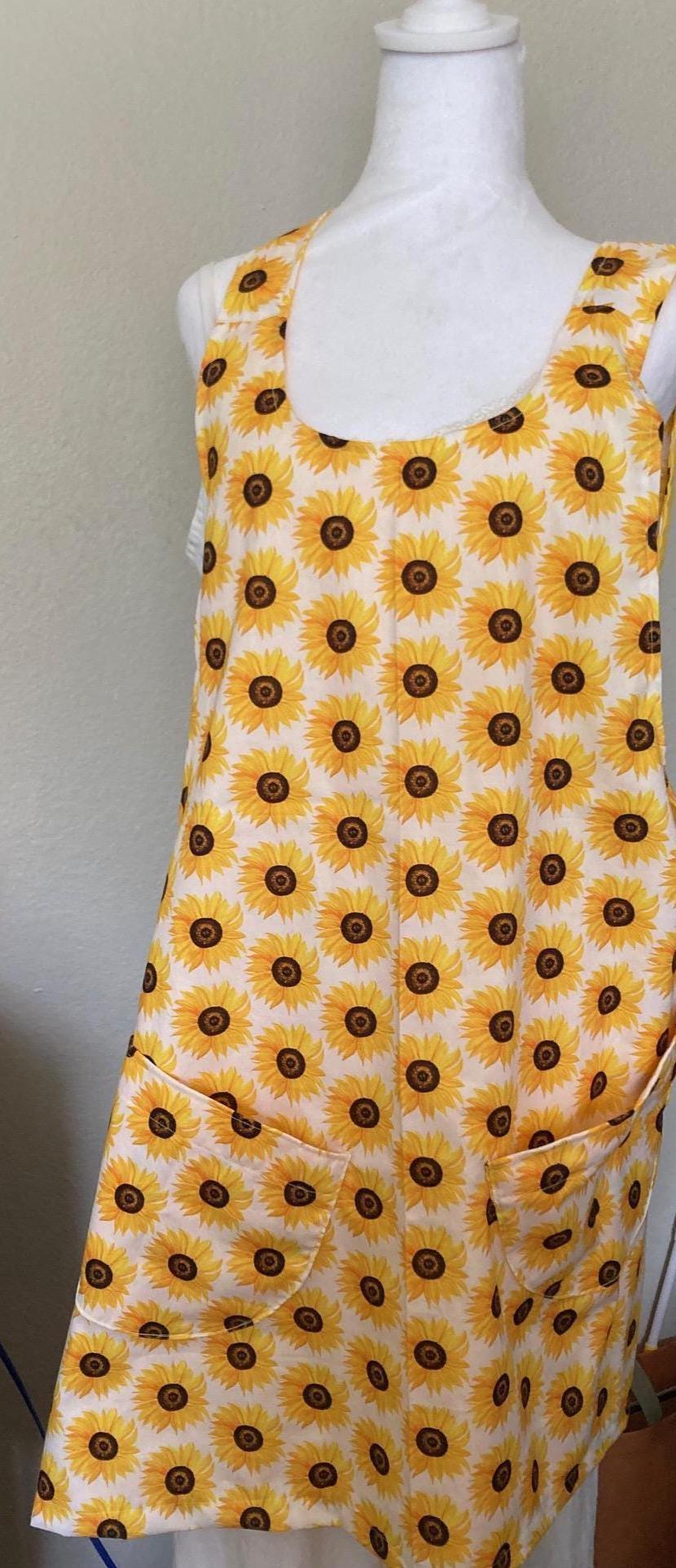 SUNFLOWERS ON REVERSIBLE Cross Back Apron