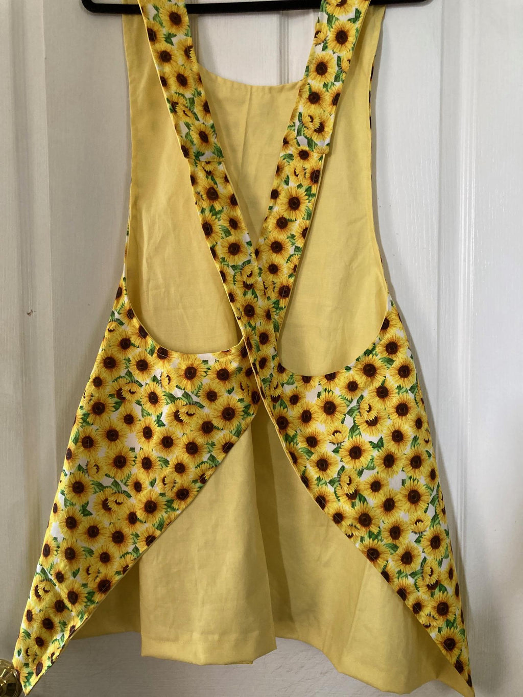 SUNFLOWERS ON REVERSIBLE Cross Back Apron