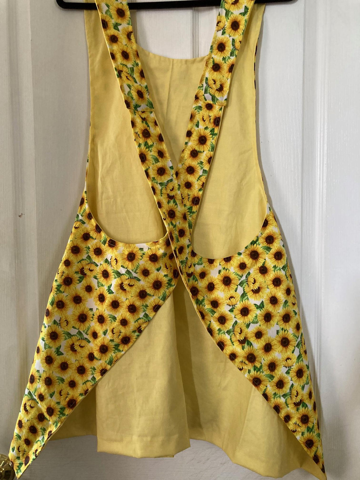 SUNFLOWERS ON REVERSIBLE Cross Back Apron