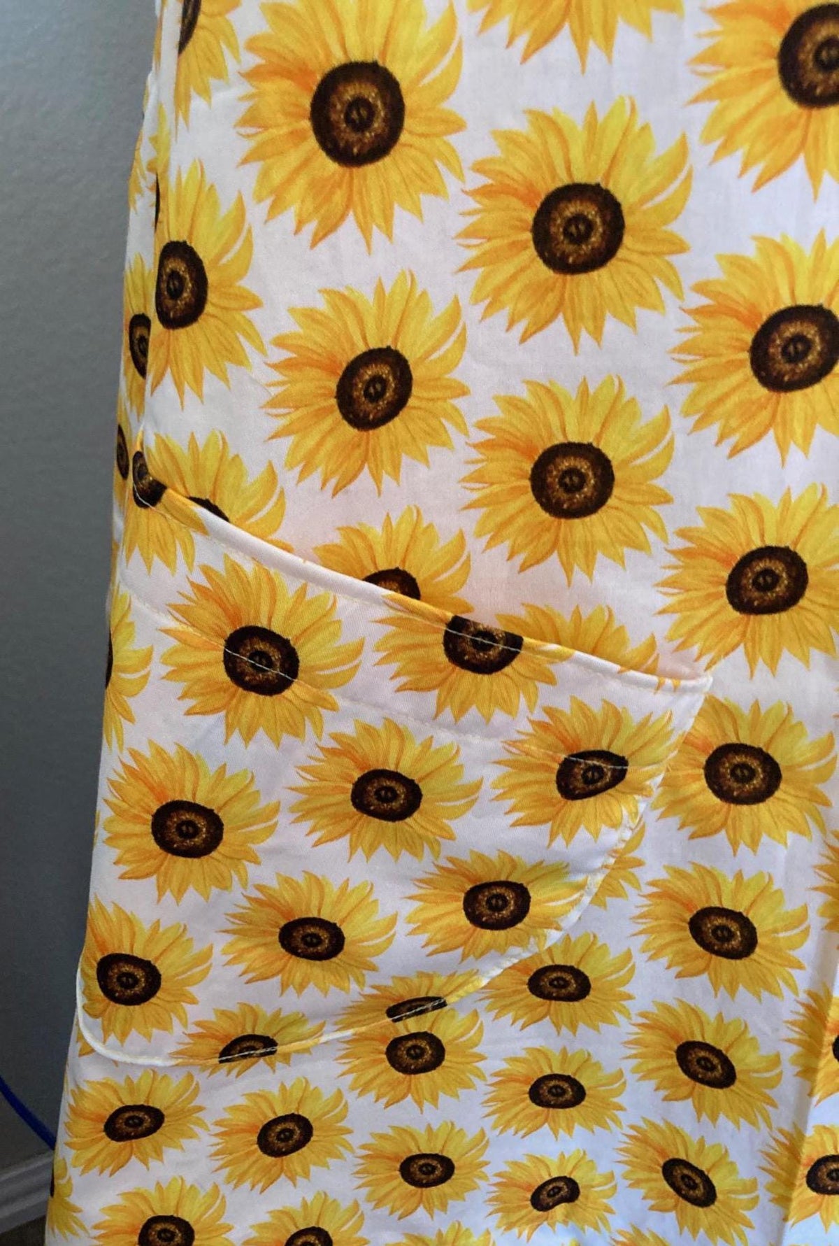 SUNFLOWERS ON REVERSIBLE Cross Back Apron