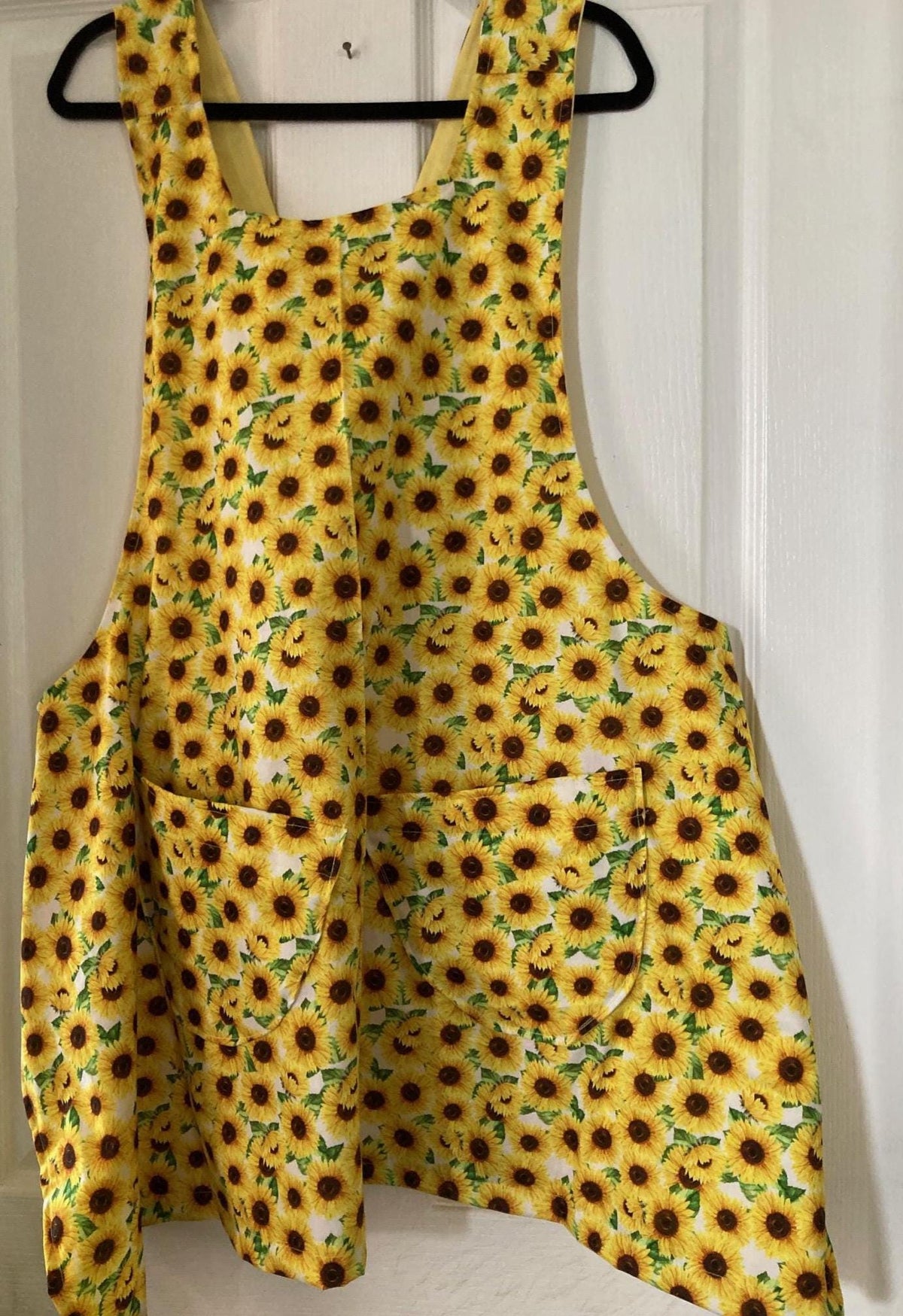 SUNFLOWERS ON REVERSIBLE Cross Back Apron