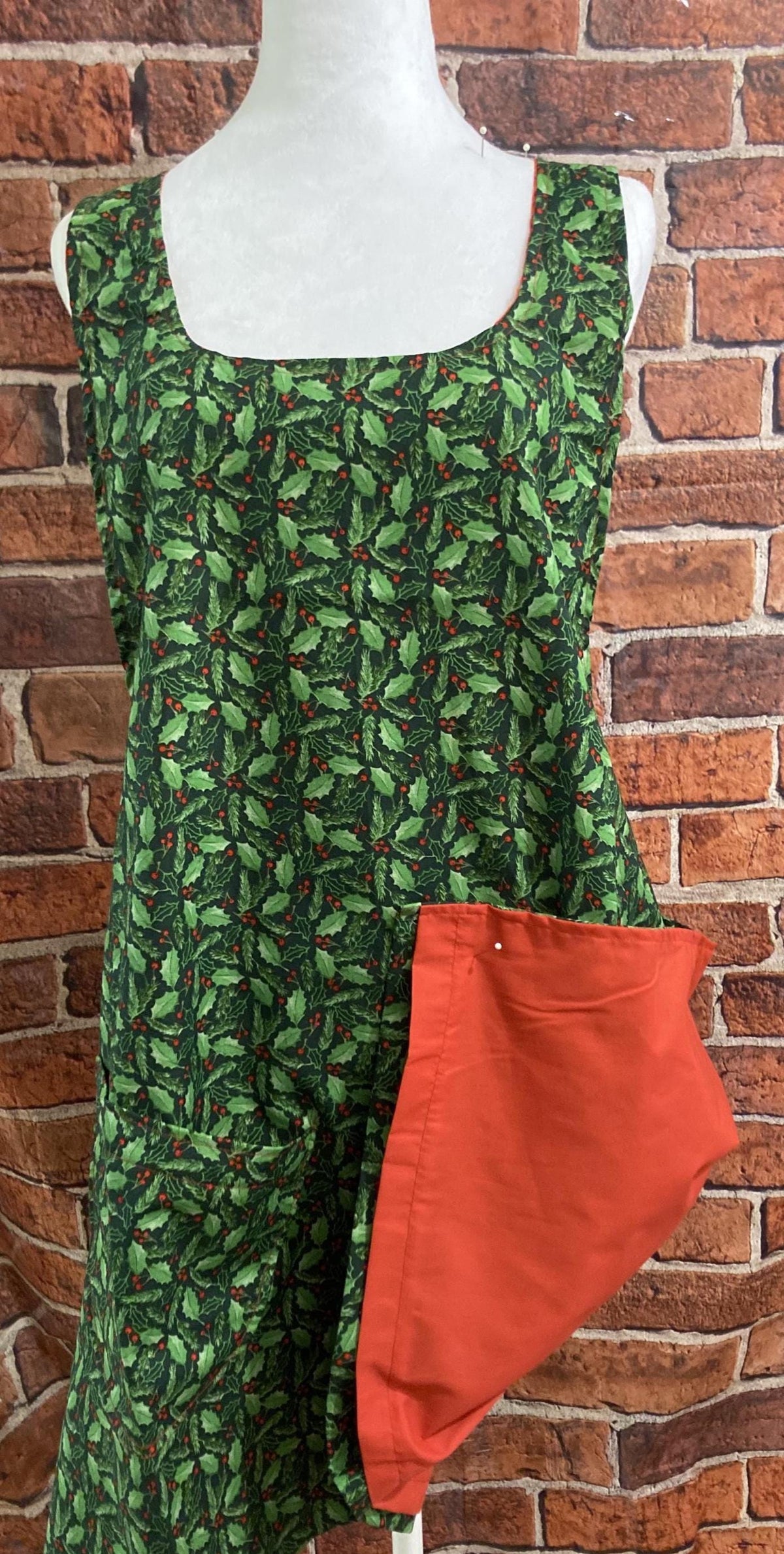 HOLLY LEAVES BERRIES Green and red on a reversible cross back apron
