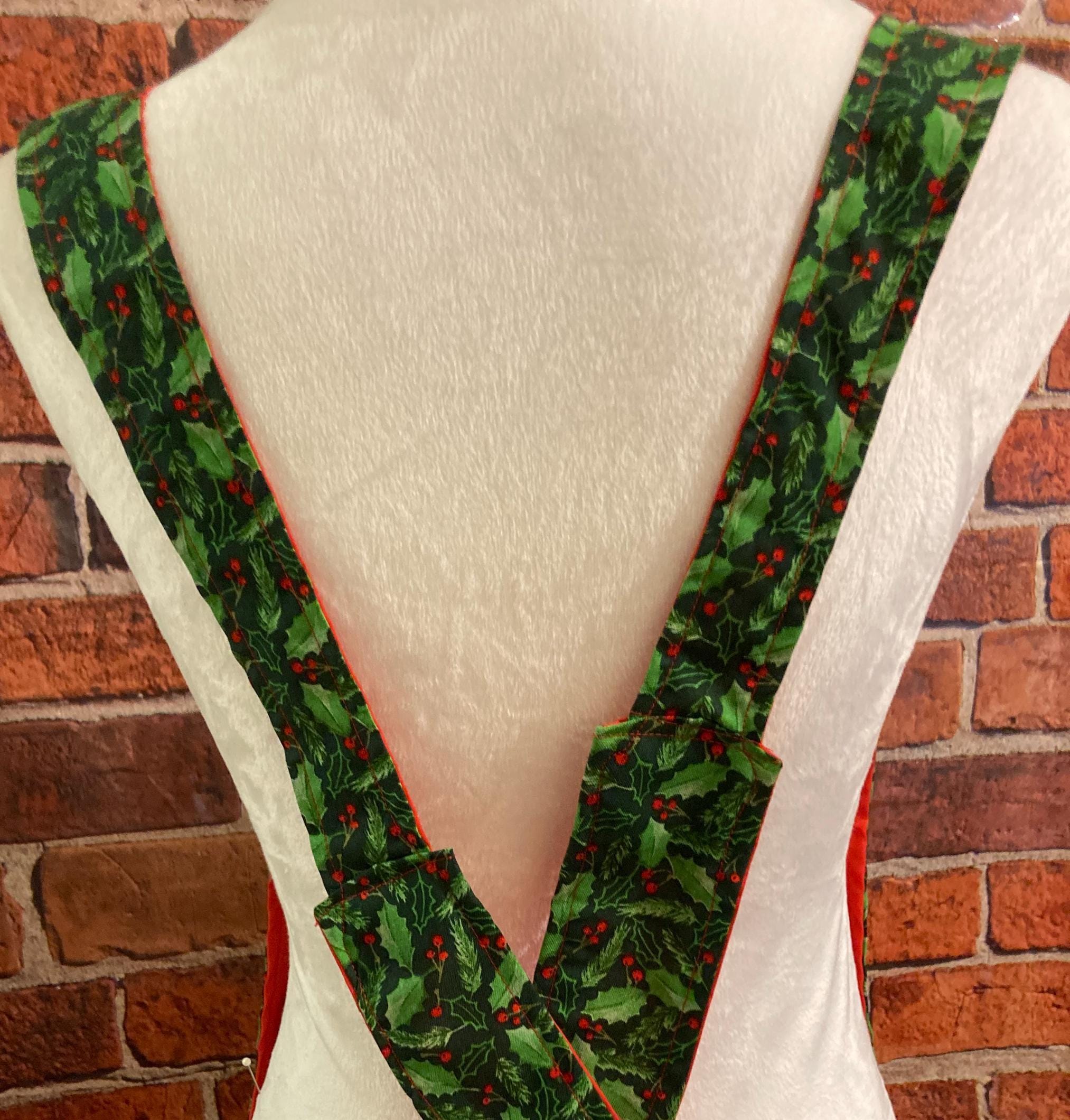 HOLLY LEAVES BERRIES Green and red on a reversible cross back apron